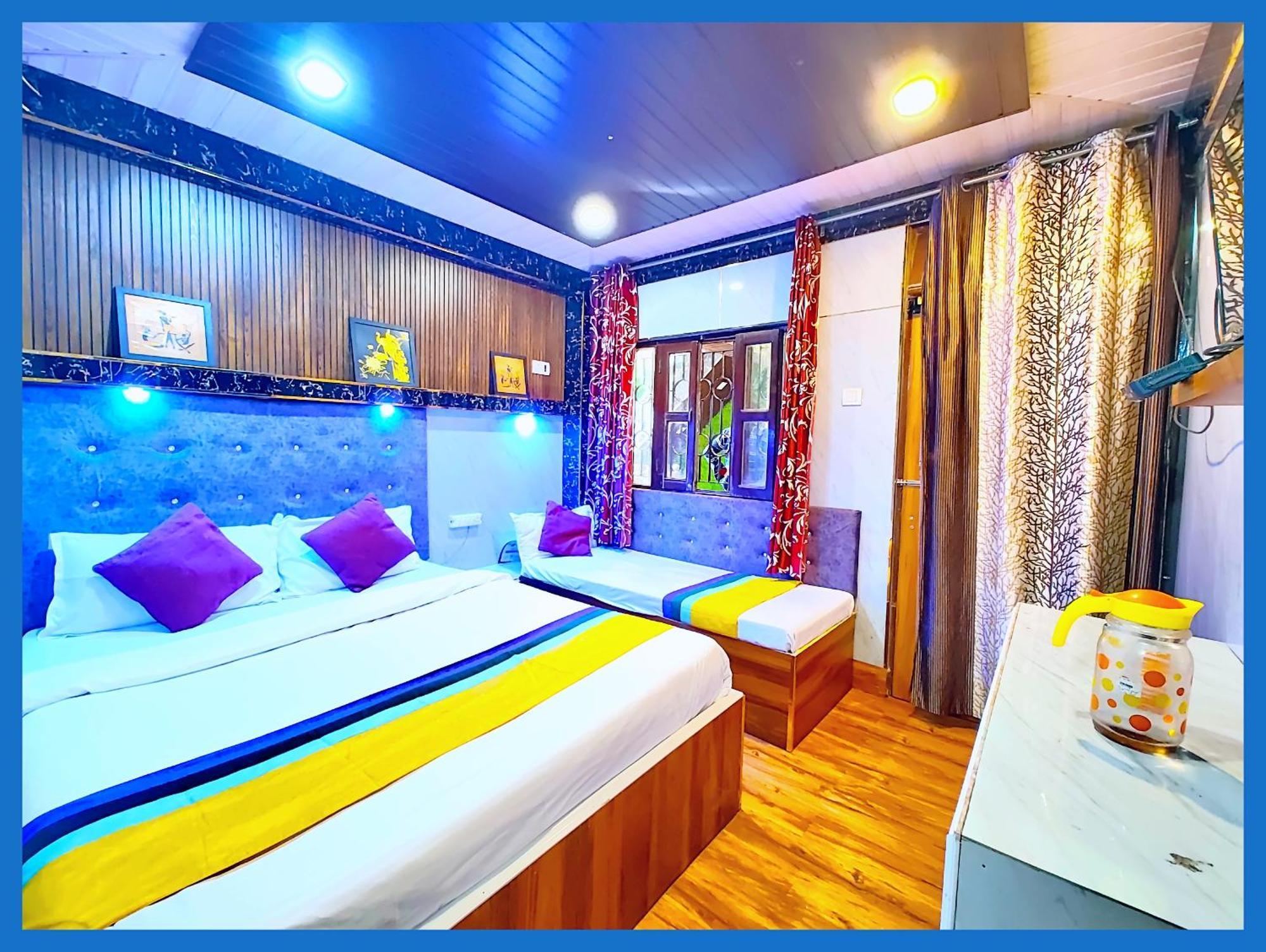 Flattiess ! Hotel Near Mall Road - Open Sitting Area On Terrace With Full Naini Lake View And Mountain Valley View - Wi Fi - Room Service Available - Top Rated Hotel Nainital Esterno foto