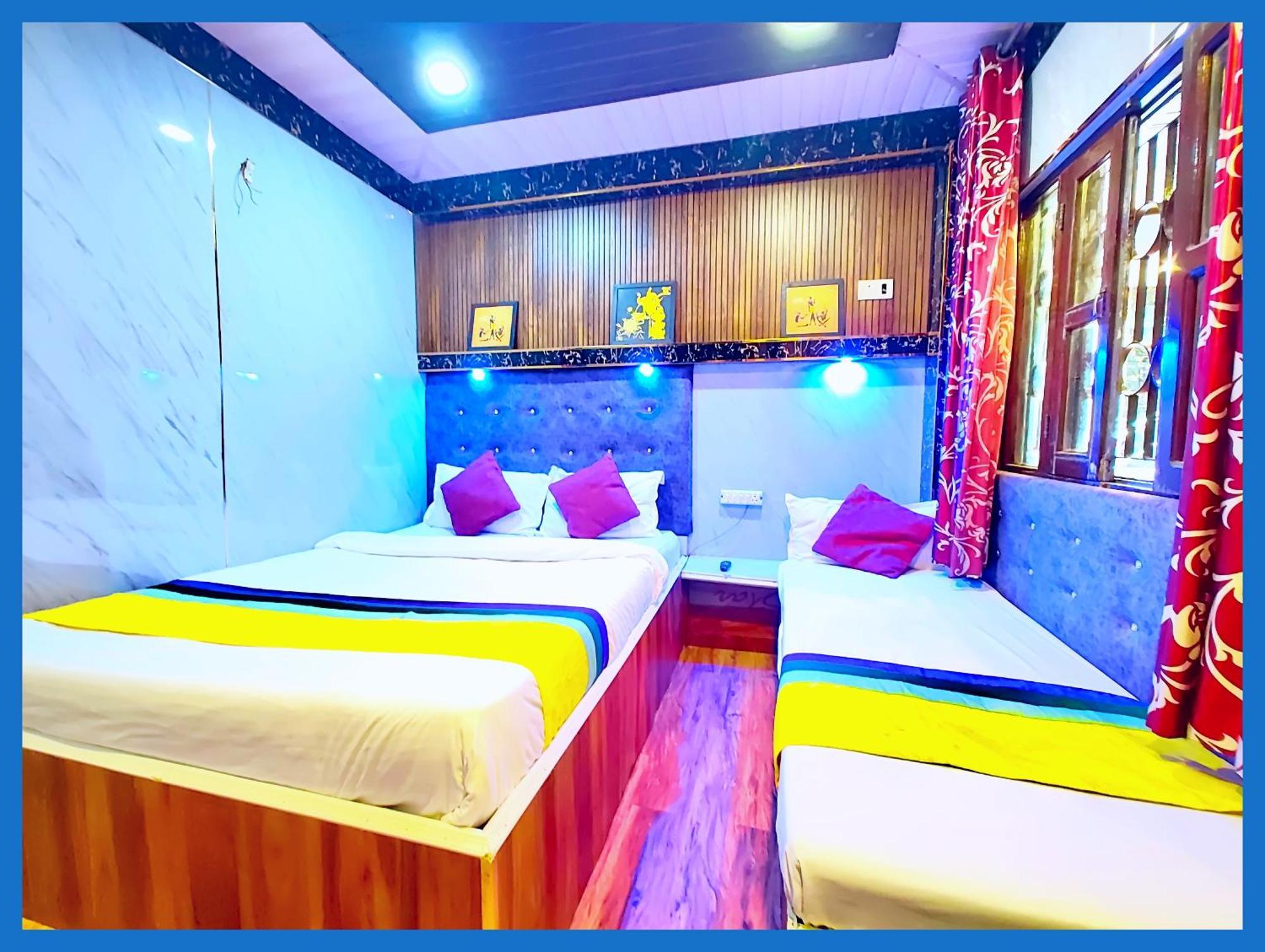 Flattiess ! Hotel Near Mall Road - Open Sitting Area On Terrace With Full Naini Lake View And Mountain Valley View - Wi Fi - Room Service Available - Top Rated Hotel Nainital Esterno foto